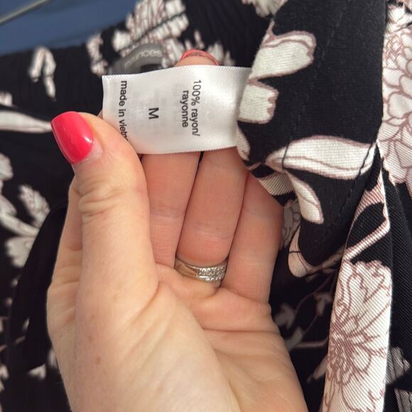 Maurices Flowy Flyaway Floral Pants Size M NWOT - Picture 5 of 7